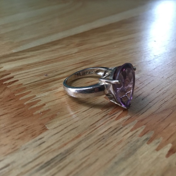 Sterling silver w/ purple stone ring - Picture 4 of 8